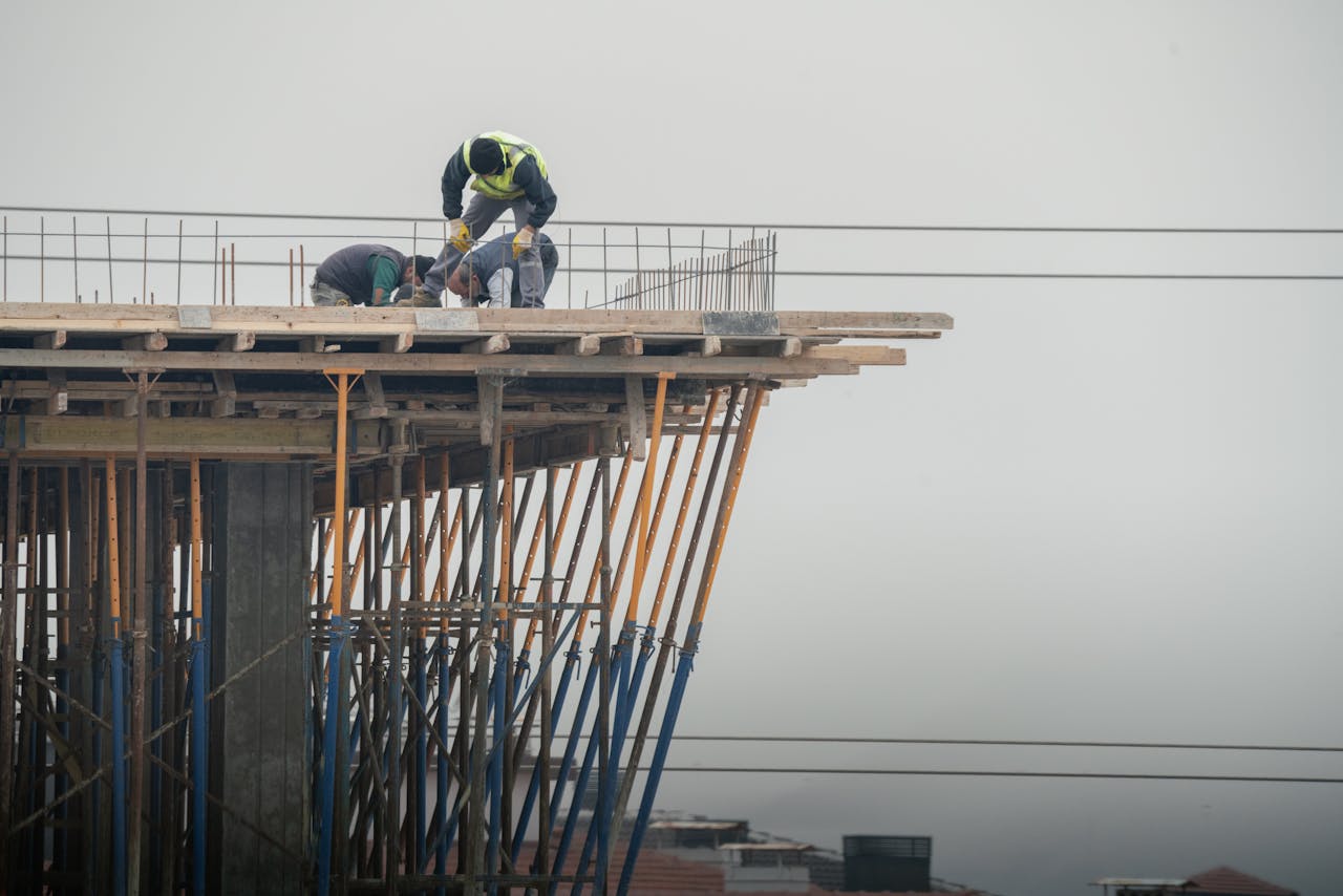 home-hero Workers on a high-rise building construction site in Denizli, Türkiye, showcasing teamwork and safety.